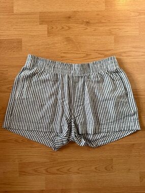 Old Navy Striped Elastic-Waist Women’s Shorts - Blue & White